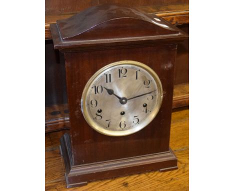 Mahogany cased mantel clock with German movement, circular Arabic chapter ring and bracket feet, 28.5cm wide