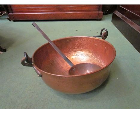 A French framed copper bowl with carry handle and a large French copper ladle (2)