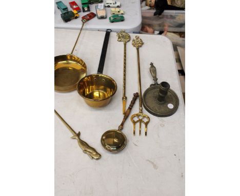 A QUANTITY OF BRASS ITEMS TO INCLUDE A SMALL TOASTING FORK AND POKER, TWO SMALL SAUCEPANS, A WHALE THEMED LETTER OPENER AND A