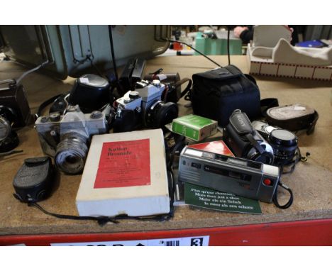 A COLLECTION OF VINTAGE CAMERAS, ETC TO INCLUDE PRAKTICA, HANIMEX, LENS, LIGHT METERS, ETC
