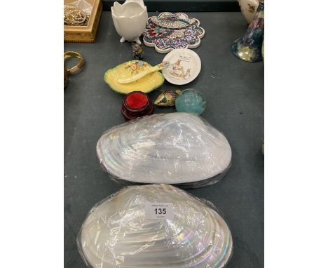 A MIXED LOT TO INCLUDE TWO LARGE TRINKET BOXES WITH SHELL LIDS, A SMALL CLOISONNE OWL, PAPERWEIGHT, PIN TRAYS, ETC