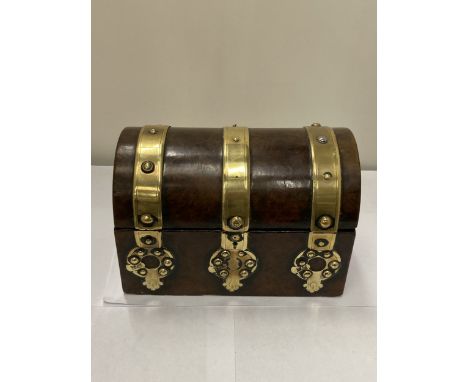 A WALNUT AND BRASS STRAPPED DOME TOPPED TRINKET BOX, HEIGHT 13CM, WIDTH 19CM, DEPTH 10.5CM