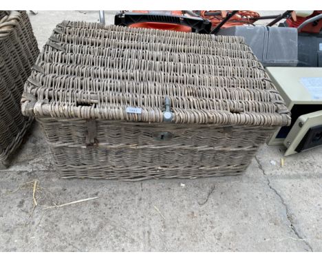 A LARGE VINTAGE WICKER HAMPER BASKET