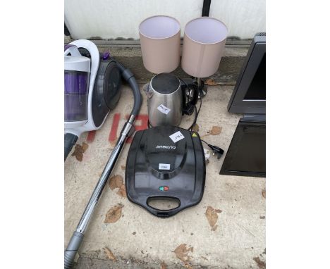 AN ASSORTMENT OF ITEMS TO INCLUDE A KETTLE AND A TOASTIE MAKER ETC