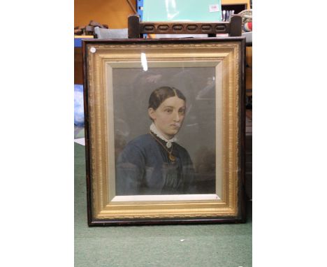 A LARGE OIL ON CANVAS PORTRAIT OF A YOUNG LADY, 70CM X 60CM, IN A GILT FRAME WITH A WOODEN GLAZED CASE SURROUND