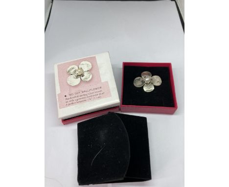 A HANDCRAFTED STERLING SILVER WALLFLOWER BROOCH WITH A FRESHWATER PEARL IN A PRESENTATION BOX