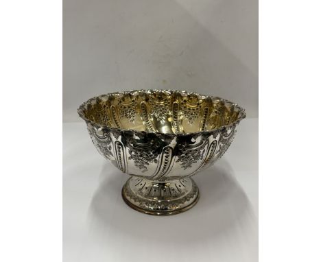 A DECORATIVE HALLMARKED SHEFFIELD SILVER PUNCH BOWL GROSS WEIGHT 660 GRAMS