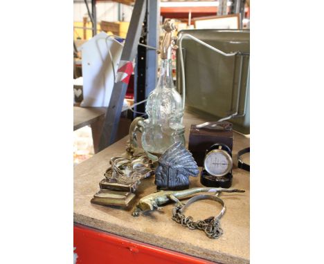 A QUANTITY OF VINTAGE ITEMS TO INCLUDE BRASS FIGURES, A CELLO SHAPED BOTTLE, NATIVE AMERICAN BUST, ETC