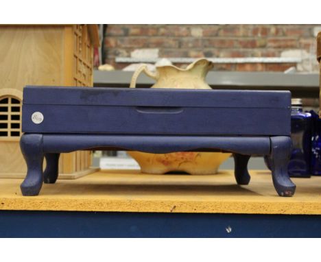 A SMALL WOODEN BLUE STOOL WITH A LIFT UP LID, HEIGHT 18CM, WIDTH 45CM, DEPTH 29CM
