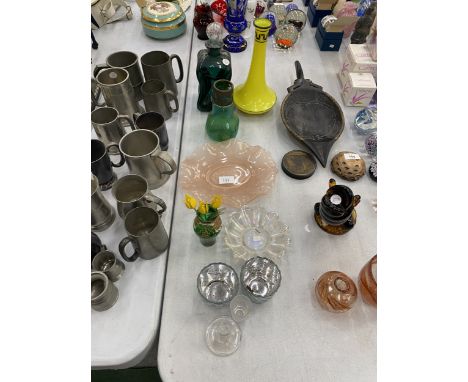 A QUANTITY OF GLASSWARE TO INCLUDE AN ART NOUVEAU GREEN GLASS VASE POSSIBLY LOETZ TOGETHER WITH AN IRRIDESCENT BOWL, CZECH BO