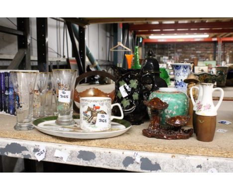 A QUANTITY OF VINTAGE CERAMICS AND GLASS TO INCLUDE A VICTORIAN BLACK PITCHER WITH FOLIAGE DECORATION, GAMEBIRD THEMED TUMBLE