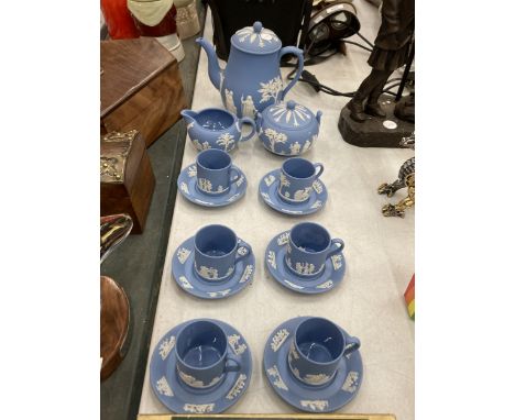 A VINTAGE WEDGWOOD JASPERWARE TEASET TO INCLUDE A TEAPOT, SUGAR BOWL, CREAM JUG, CUPS AND SAUCERS