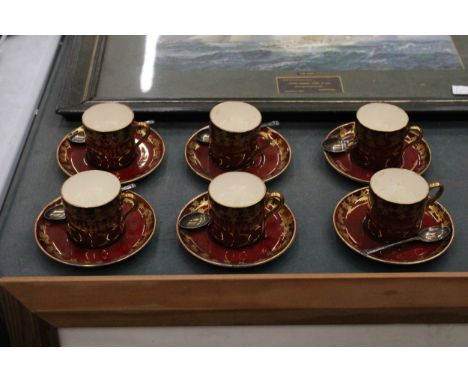A SET OF SIX HALLMARKED SHEFFIELD SPOONS, WEIGHT 45G AND SIX VINTAGE CROWN DEVON CRIMSON COFFEE CANS AND SAUCERS