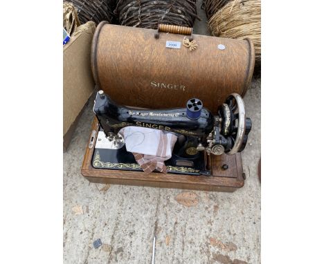 A VINMTAGE SINGER SEWING MACHINE WITH WOODEN CARRY CASE