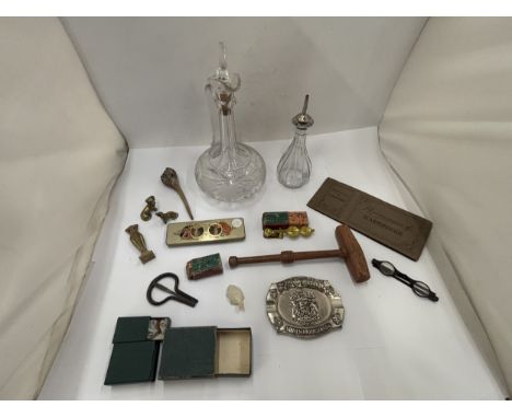 A MIXED LOT TO INCLUDE BOXED SOVEREIGN SCALES, ANTIQUE JEWS HARP, BRASS FIGURES, ETC.,