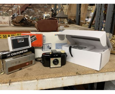 A QUANTITY OF CAMERA'S TO INCLUDE A VINTAGE KODAK BROWNIE, BOXED POLAROID DIGITAL CAMERA, AA COLOURSTAR AND A PAIR OF FOLDING
