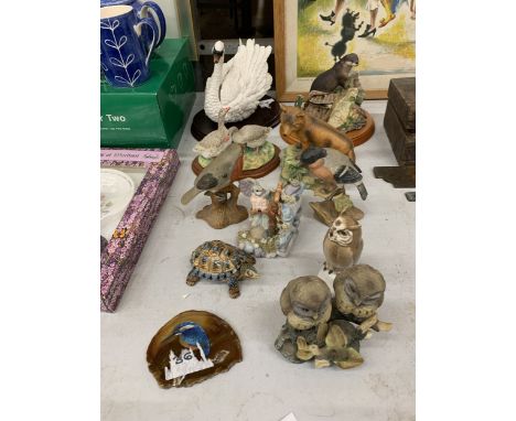 A COLLECTION OF CERAMIC ANIMALS TO INCLUDE AN OTTER, SWAN FOX, BIRDS, ETC