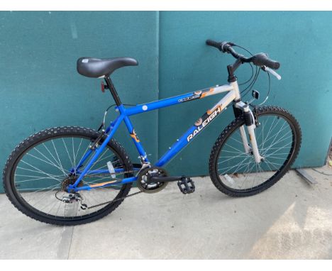A RALEIGH ATTITUDE GENTS BIKE WITH FRONT SUSPENSION AND 18 SPEED SHIMANO GEAR SYSTEM