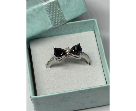 A MARKED 925 MULTI TOURMALINE BOW DESIGN RING WITH CUBIC ZIRONIAS SIZE T/U IN A PRESENTATION BOX