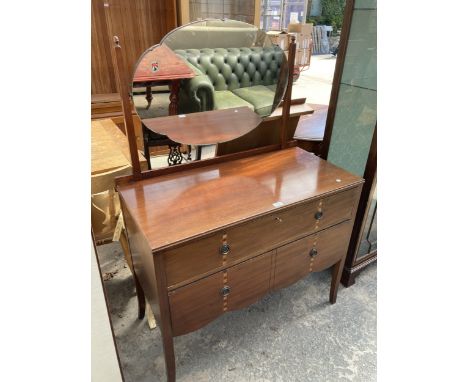 AN EDWARDIAN MAHOGANY RALEIGH FURNITURE DRESSING TABLE, 39" WIDE