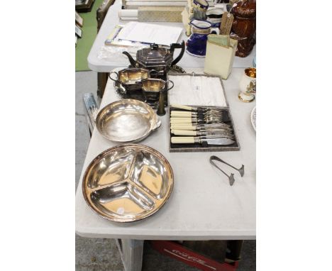 A QUANTITY OF SILVER PLATED ITEMS TO INCLUDE A TRAY, TEAPOT, SUGAR BOWL, CREAM JUG, SERVING DISHES, BOXED FLATWARE, ETC