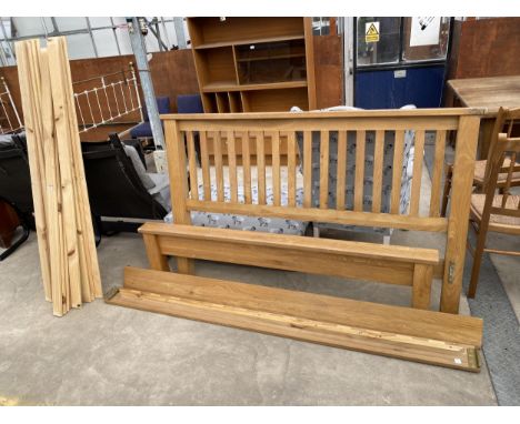 AN OAK 5' BEDSTEAD