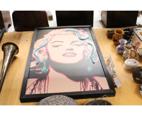 A MARILYN MONROE WALL ART LED LIGHT PICTURE, 60CM X 40CM