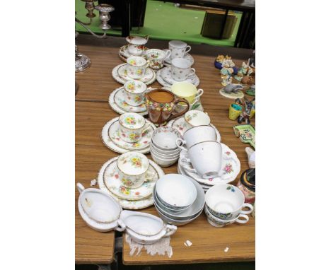 A LARGE COLLECTION OF VINTAGE CHINA CUPS, SAUCERS AND PLATES TO INCLUDE SOME MARKED PARIS, ROYAL ALBERT 'OLD COUNTRY ROSES' T
