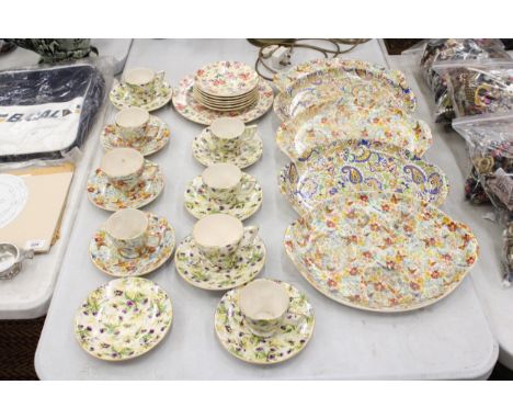 A QUANTITY OF VINTAGE WADE CHINTZ TEA WARE TO INCLUDE BREAKFAST TRAYS, CUPS AND SAUCERS