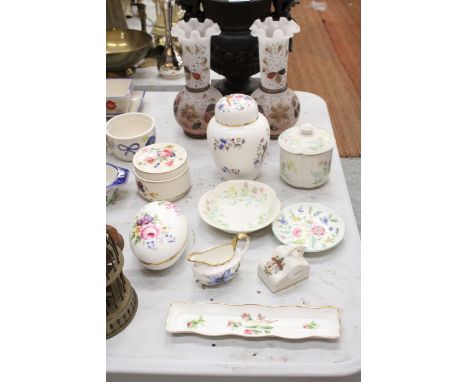 A QUANTITY OF CHINA ITEMS TO INCLUDE A GINGER JAR, TRINKET BOXES, PIN TRAYS, ETC - MINTON, SADLER, ETC