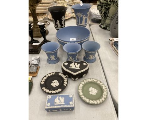 A COLLECTION OF TEN BLUE, BLACK AND GREEN WEDGWOOD JASPERWARE TO INCLUDE A LARGE BOWL, VASES, TRINKET BOXES, ETC