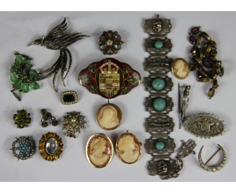 A collection of jewellery to include; A Victorian 'pearl' set star brooch/pendant, a further similar silver star shaped brooc