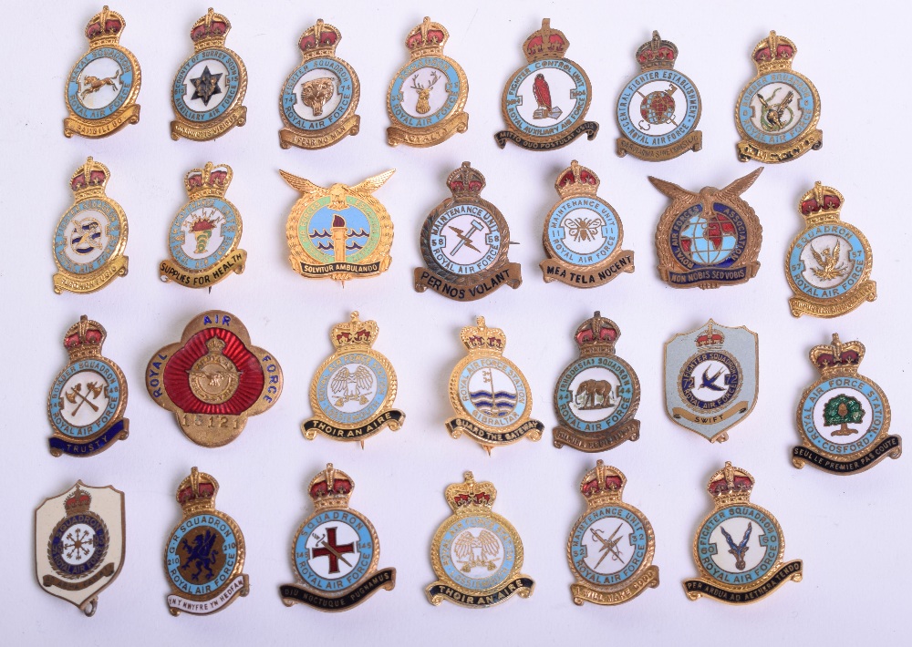 Selection of Royal Air Force Squadron & Lapel Badges, being both Kings ...