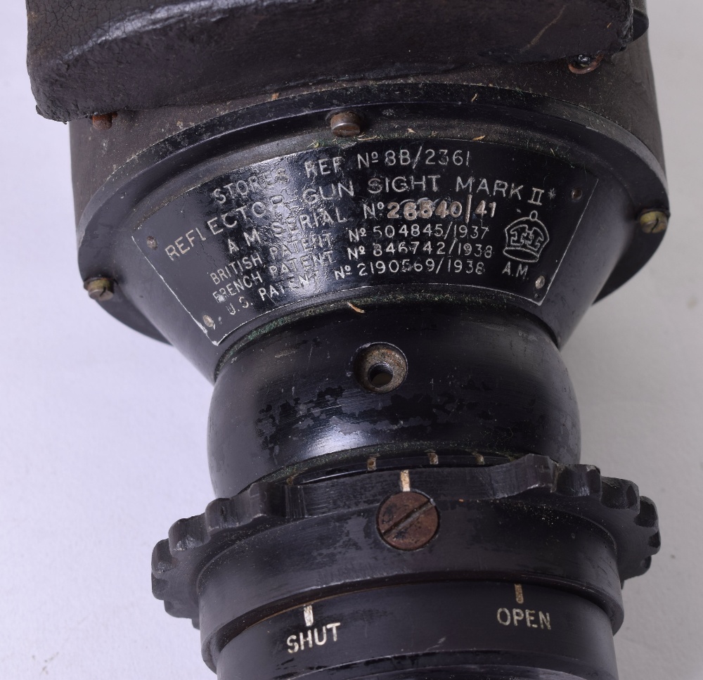 WW2 Royal Air Force Spitfire / Hurricane MkII Reflector Gun Sight, housed in the original wooden