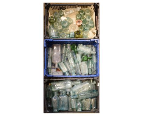 Quantity of early 20th Century aqua glass and other glass bottles, inkwells, etc Condition: These appear to have been excavat