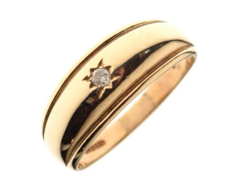 Gentleman's 9ct gold dress ring, gypsy-set single diamond, size V, 4.3g gross approx Condition: **Due to current lockdown con