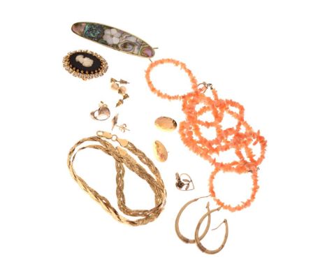 Assorted jewellery to include Italian silver gilt necklace, coral boulder necklace, sundry ear studs etc Condition: Group lot