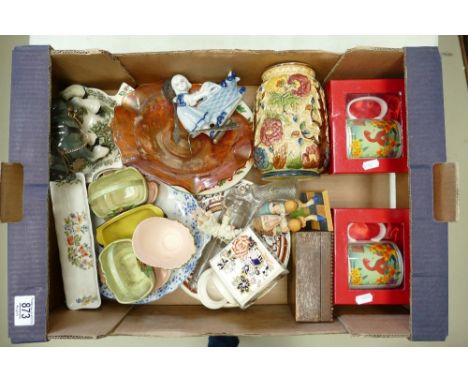 A mixed collection of items to include: Carlton Ware, Spode &amp; Johnsons Christmas ware, Masons Mandalay items, Arthur Wood