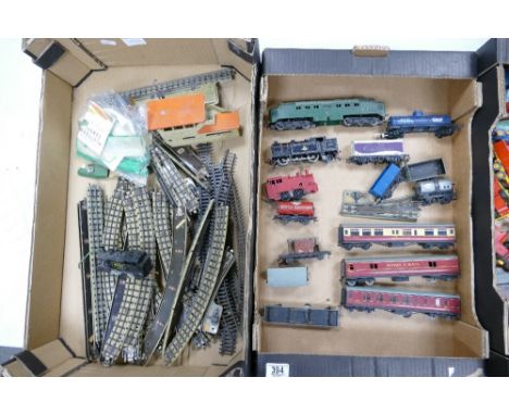 A Collection of Hornby 00 gauge Model Railway items to include: 3232 BR Class 55 Deltic Diesel 69567 engine etc (2 trays) 
