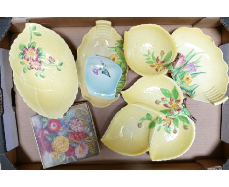 A collection of Carltonware Australian patterned items to include: dishes, bowls entree dish etc 