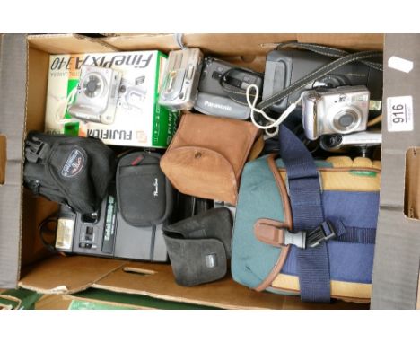 A mixed collection of Digital Cameras to include: Canon Power Shot A810, A550, A530, boxed Fujifilm A340, Kodak EK160-ef inst