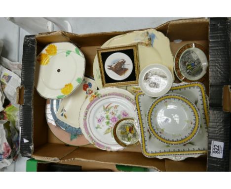 A mixed collection of items to include: Leighton Pottery Dinner Ware, Spode Series ware items, floral decorated plates etc 