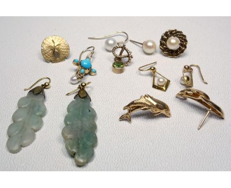 PAIR OF 14 CT GOLD 'DOLPHIN' EARRINGS, 3.9 GRAMS, PAIR OF JADE EARRINGS WITH 9 CT FISH HOOK FASTENINGS,  PAIR OF 9 CT GOLD AN