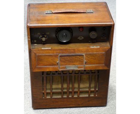 VINTAGE HALCYON 5-VALVE PORTABLE WIRELESS RECEIVER, 'DE LUXE' CABINET MODEL. 