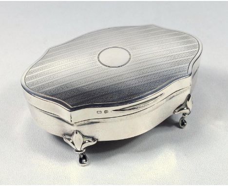 SILVER JEWELLERY BOX, BY HENRY MATTHEWS,BIRMINGHAM 1911, THE OVAL/SERPENTINE BODY WITH A HINGED LID, ENGINE TURNED DECORATION