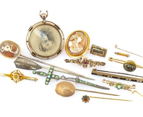 GROUP OF JEWELLERY comprising four pins including Masonic engraved, cameo, together with seven brooches including 1 x 9ct gol