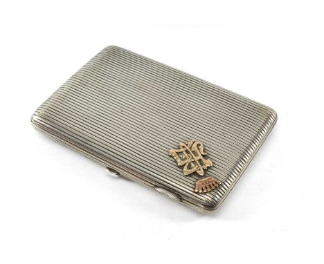 EARLY 20TH C. RUSSIAN GOLD MOUNTED SILVER CIGARETTE CASE, stamped for Limited Company of Moscow Artels of Goldsmiths, c.1908-