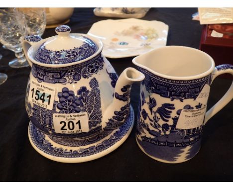 Vintage Wedgwood teapot and stand with matching jug