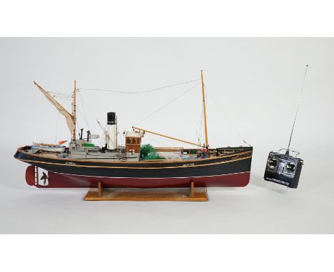 A kit-built Maxwell Hemmens pond yacht style live steam model of a herring drifter, LT210, 120cm long, a well constructed mod