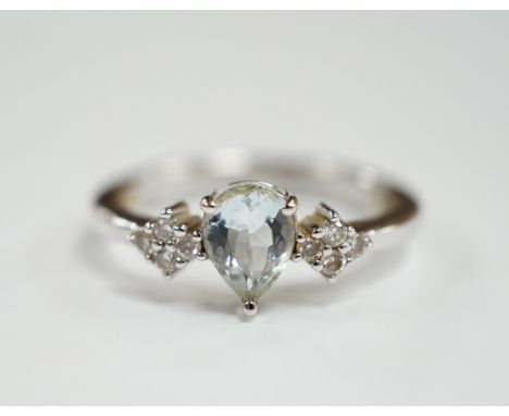 A modern Italian Comete 18k white metal and single stone pear cut aquamarine set ring, with eight stone diamond cluster set s